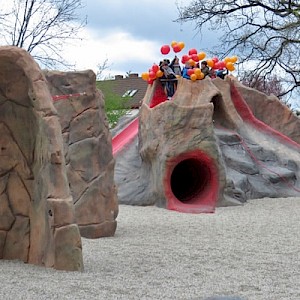 Vulkan-Spielplatz "Fred Porphyrstein" in Röcknitz